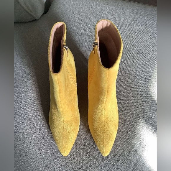 SHEIN | NWOT size 9 yellow boots - Picture 3 of 4